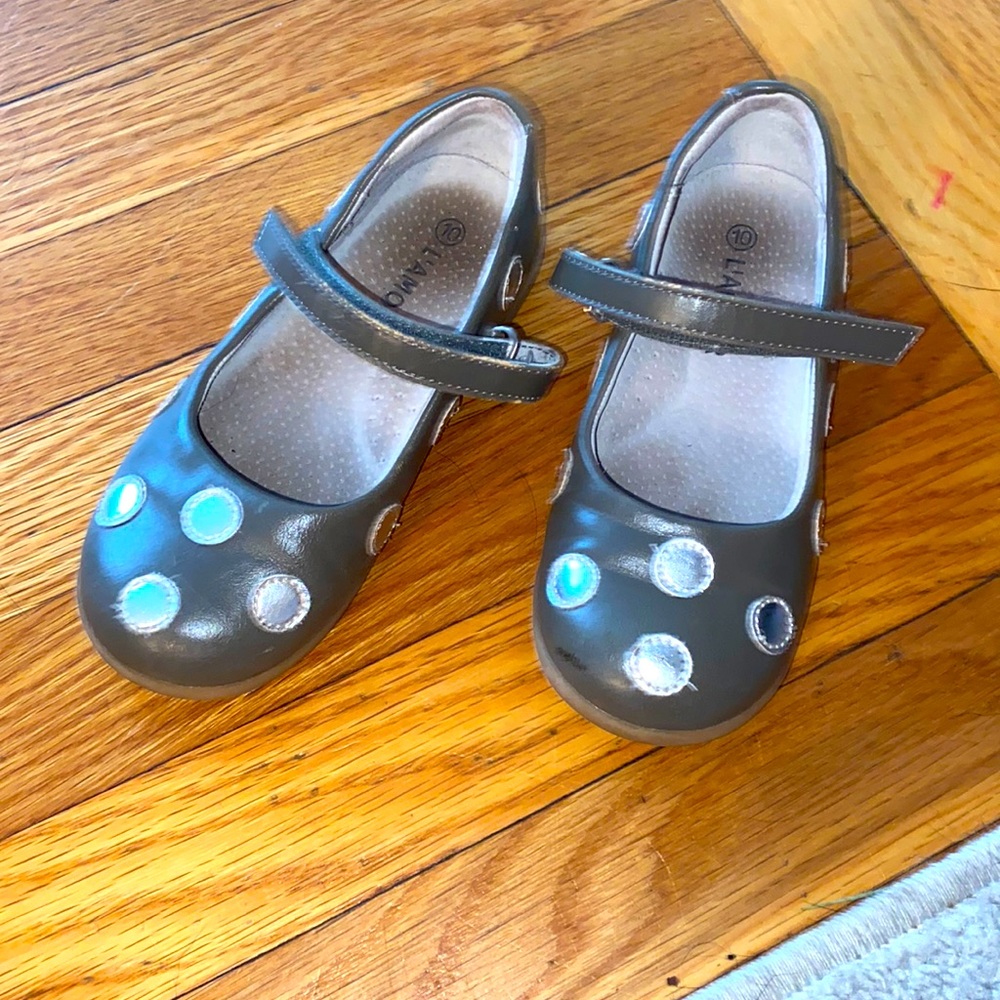 Size 10 Lamour gray polka dot Mary Janes